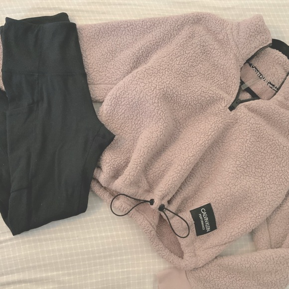 Calvin KLINE crop sweater. - Picture 4 of 7